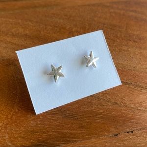 ⭐️Cute for kids! Star shape Stud earrings, color silver.